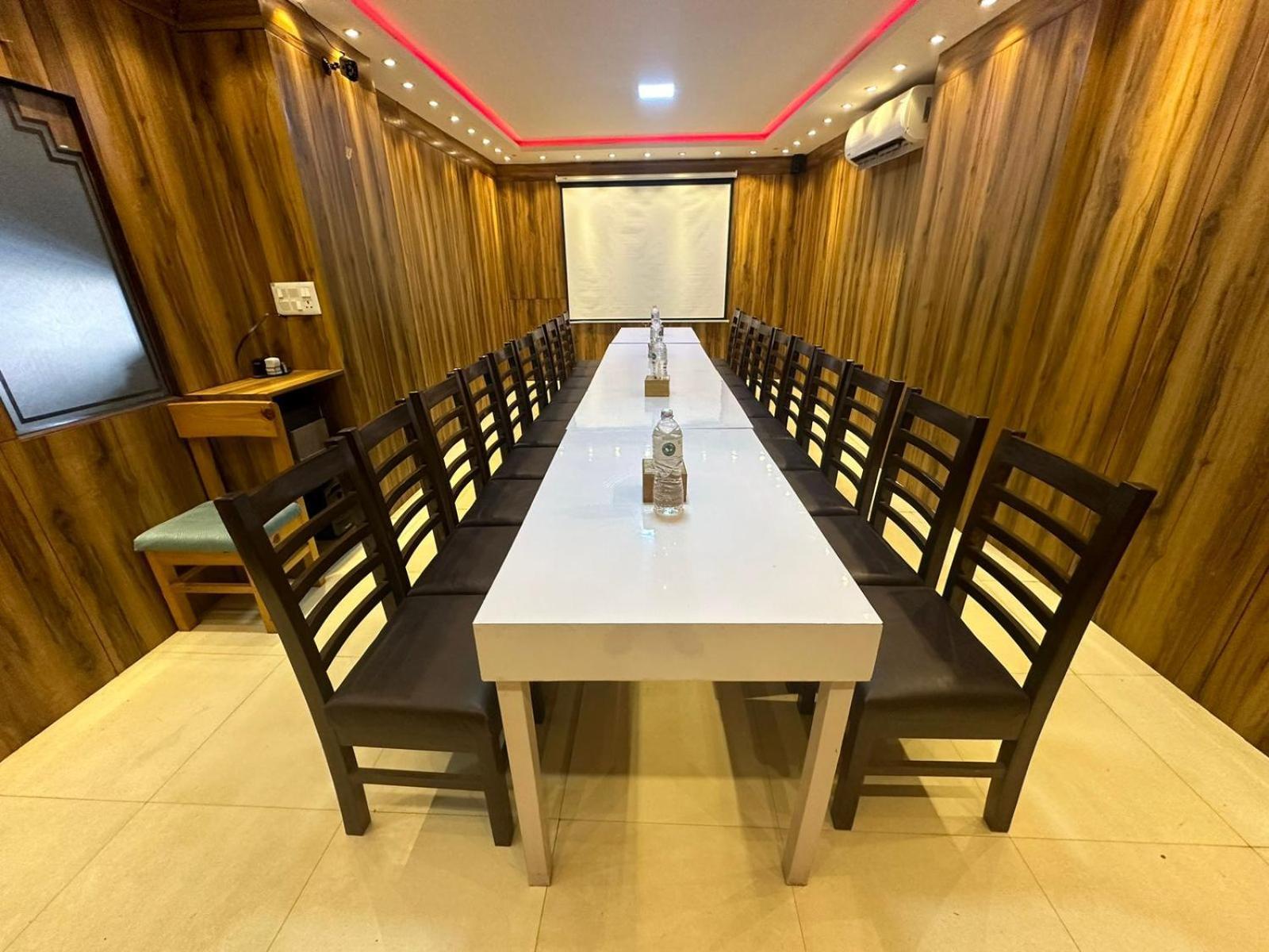 Hotel Edingo Inn Itahari Luaran gambar