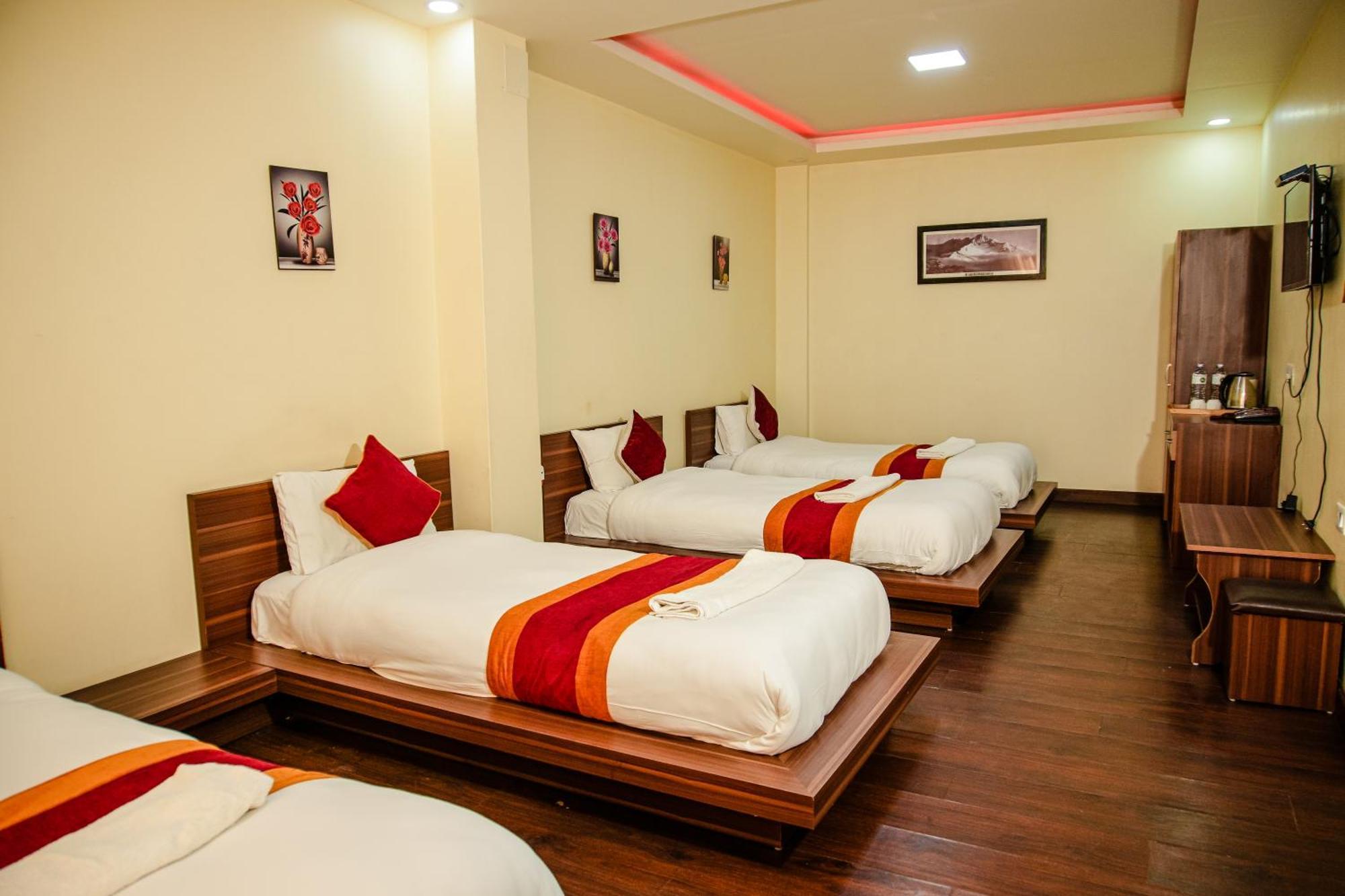 Hotel Edingo Inn Itahari Luaran gambar